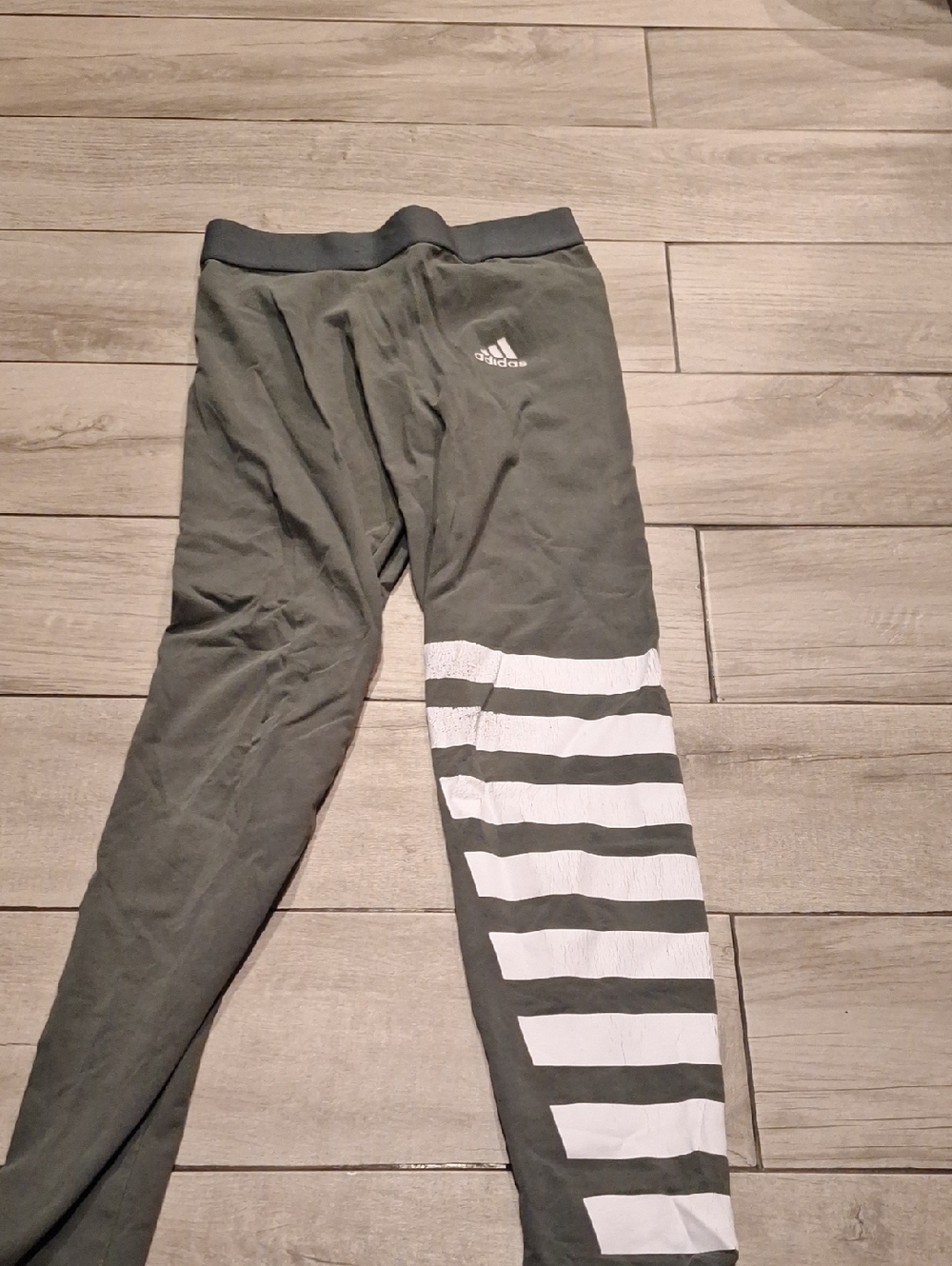 🍁adidas Olive Green Kids Leggings with White Stripe Accent🍋‍🟩